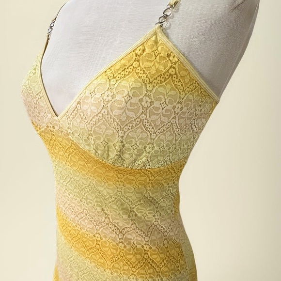 2002 Victoria’s Secret Lace Slip with Built-in Top Coverage - Small - Picture 2 of 7